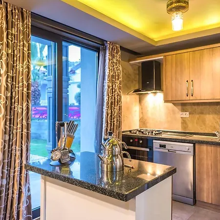 Sleeps 6 Pool Air Con Wifi *