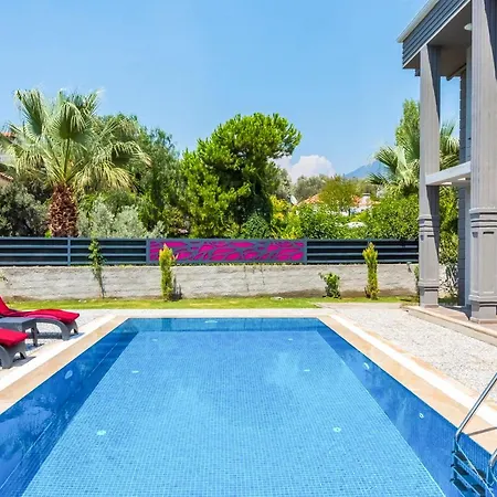 Sleeps 6 Pool Air Con Wifi