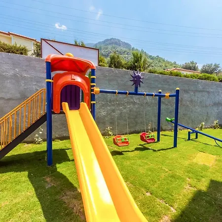 Sleeps 6 Pool Air Con Wifi *