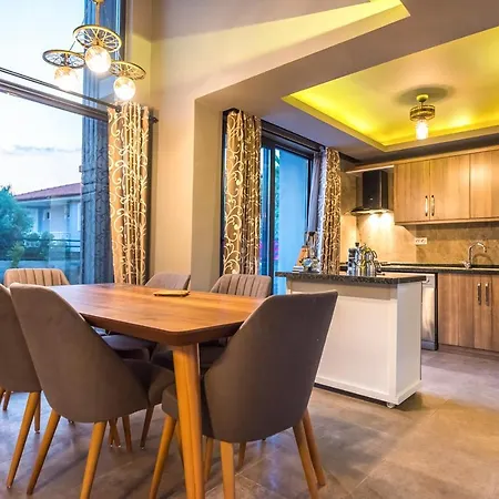 Sleeps 6 Pool Air Con Wifi Willa *