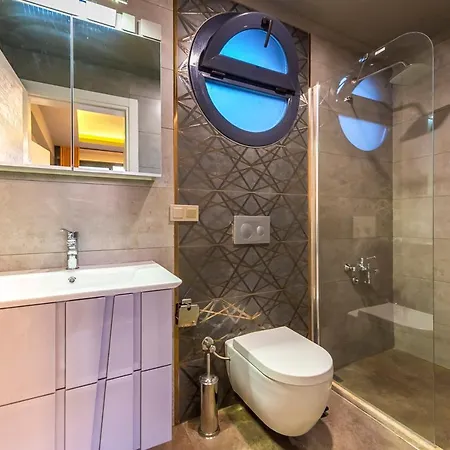 Βίλα Sleeps 6 Pool Air Con Wifi Ολουντενίζ